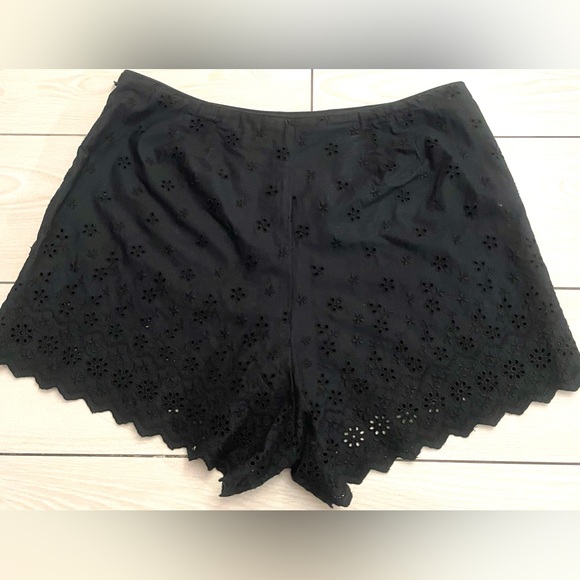 Doen Designer black shorts womens size 4 - Picture 4 of 5